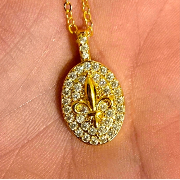 18k Gold Plated Fleur-de-Lis Pendant Necklace - Picture 5 of 7